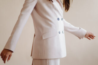 Comment choisir la veste ou le blazer parfait pour l’automne ?